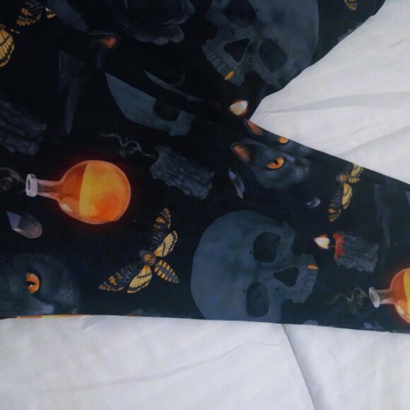 Black cat and skull goth leggings 2xl - Picture 3 of 3